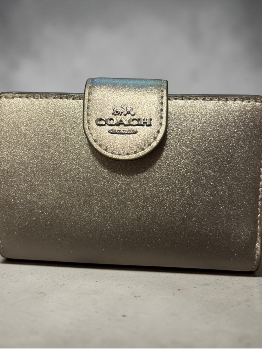 NWOT COACH Medium Corner Zip Wallet Smooth Leather Gold/Light Champagne